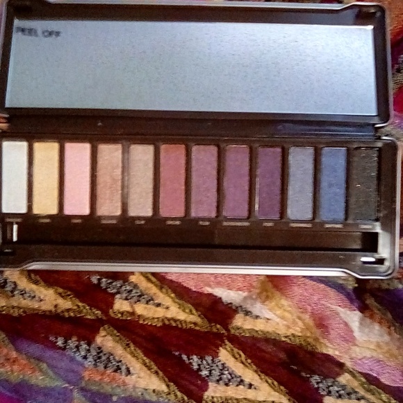 Stilla and Absolute Eyeshadow Palettes Lot of 2 - Picture 3 of 8